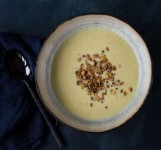 Velouté de pois cassés, poireaux et céleri