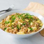 Riz sauté aux légumes et oeufs brouillés